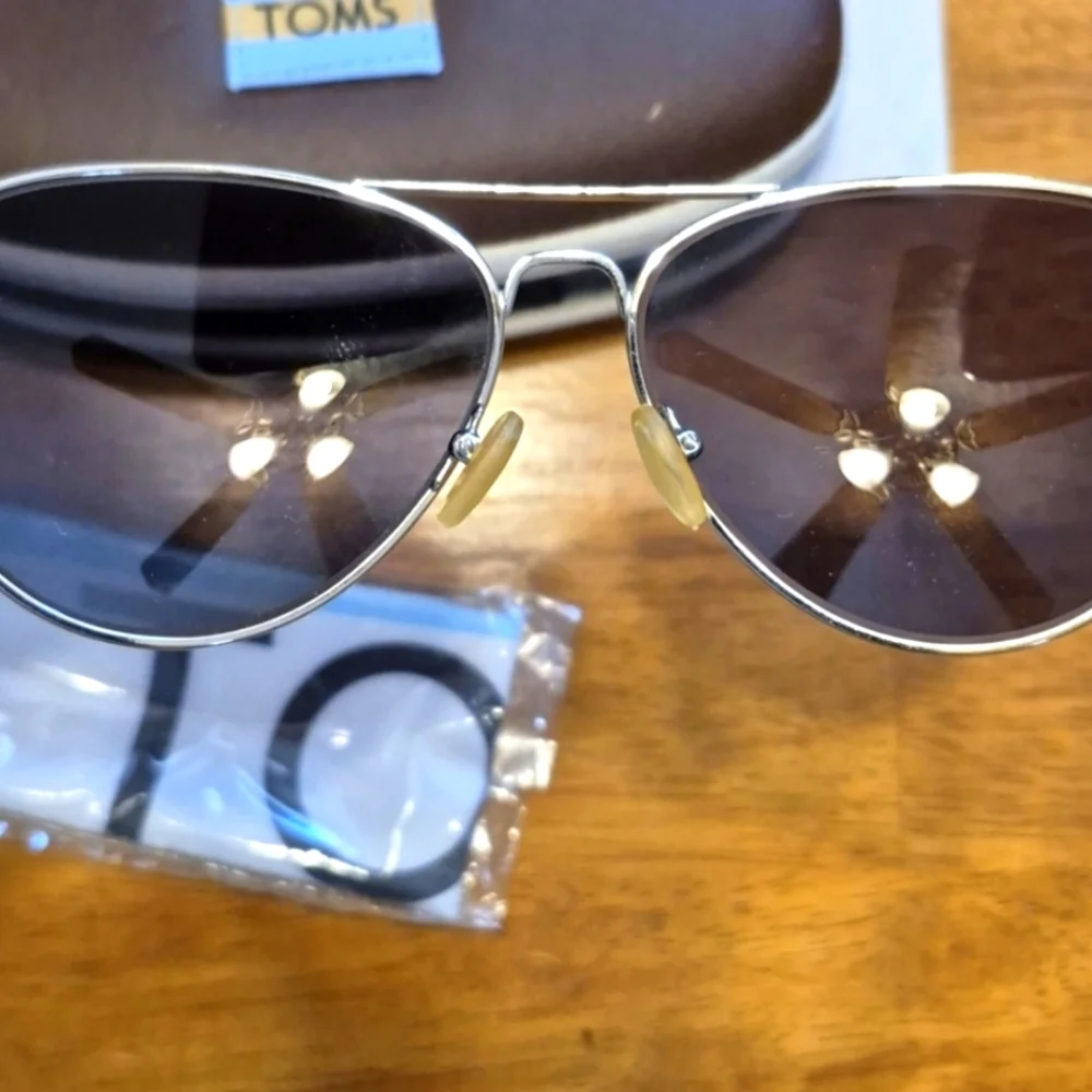 Toms Brown Glasses In Case With Cloth - Picture 8 of 8